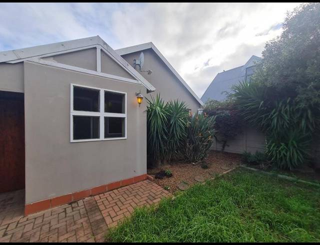 2 BEDROOM HOUSE FOR SALE IN ADMIRALS PARK